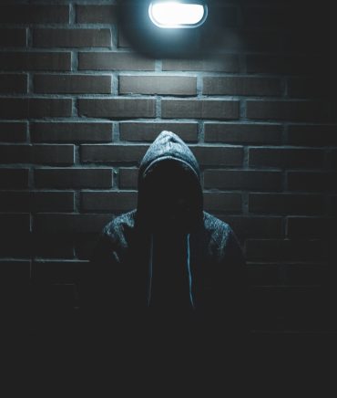 men's black pullover hoodie